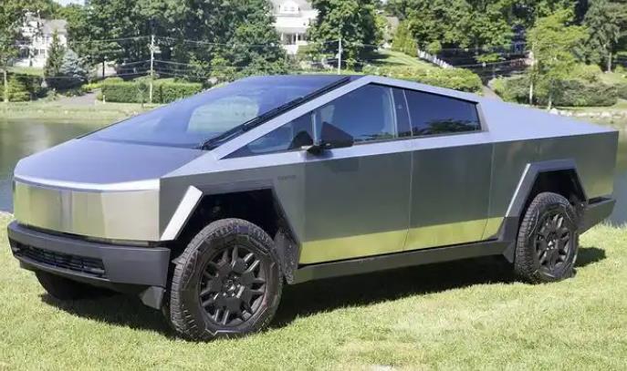 马斯克称Cybertruck是“外星科技”，大得像象、跑得像豹