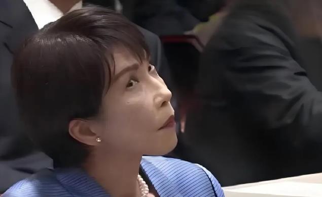 中日在海牙激战，多国围攻日本，东京后路全断，高市早苗被怼到翻白眼！