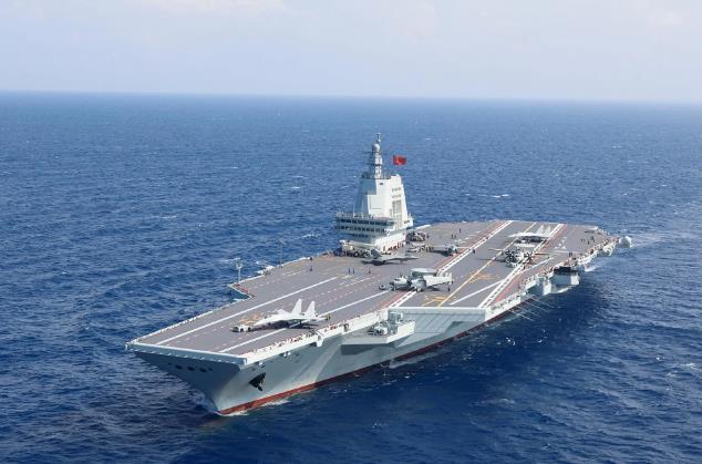 不得不防！日本潜艇要击沉中国航母，福建舰战时突防，用鱼雷对轰