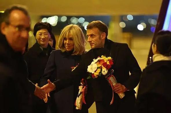 马克龙在成都，“氛围轻松许多，投资需求得到了中方的回应” 