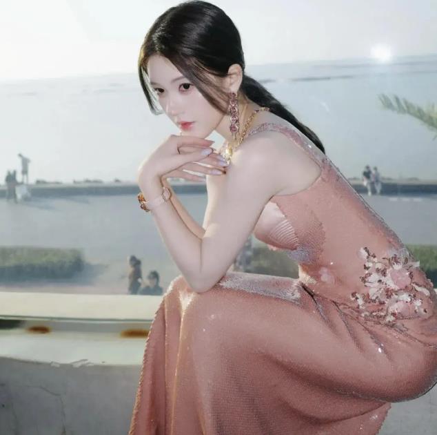 赵露思已经把人香晕了 柔光潋滟